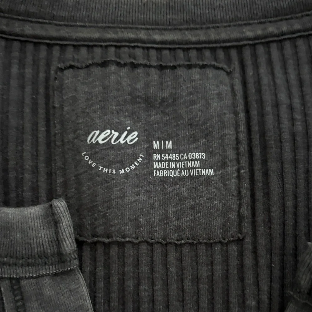 Aerie Dark Gray Ribbed Top Medium - Picture 2 of 4
